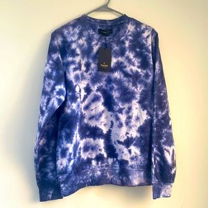 NWT - Tye Die blue sweater. Mens Large.